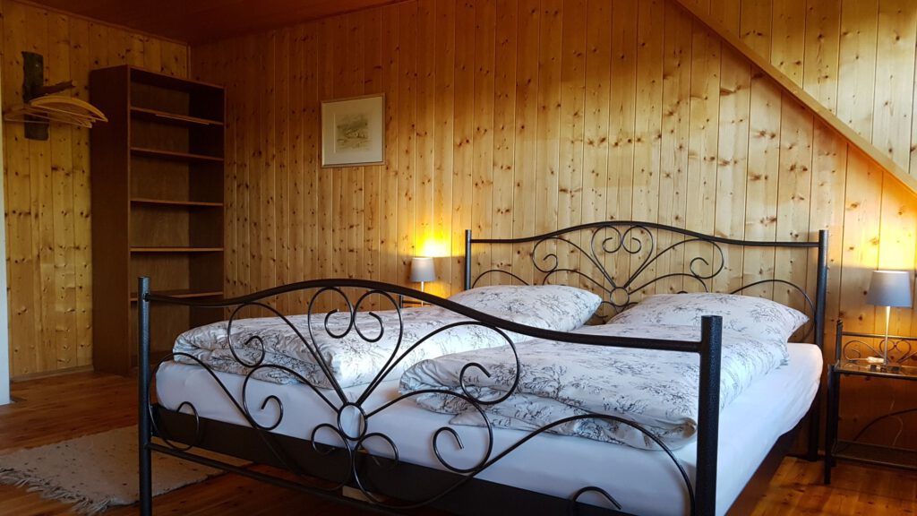 Schlafzimmer 2 / bedroom 2